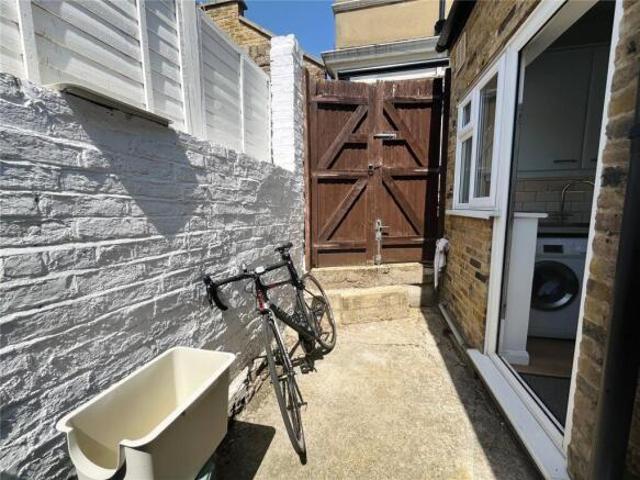 Cottage for rent in Cat Hill