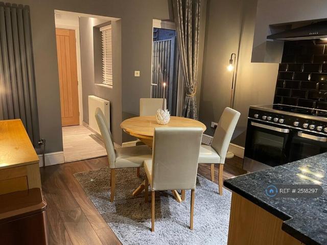 Terraced House for rent in Coventry