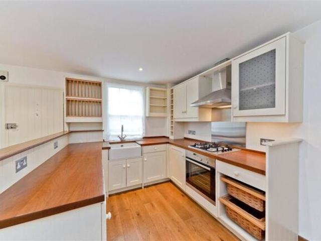 Cottage for rent in Kew, Greater London