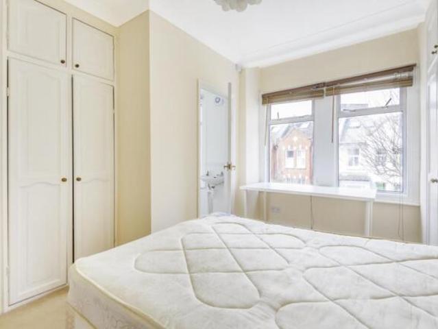 Cottage for rent in Cat Hill, England
