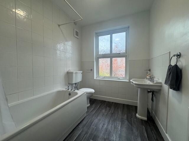 Terraced House for rent in Leicester