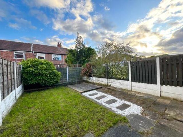 Cottage for rent in Droylsden, Tameside