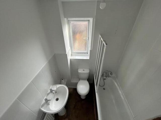 Cottage for rent in Woodhall Park, Haydon Wick