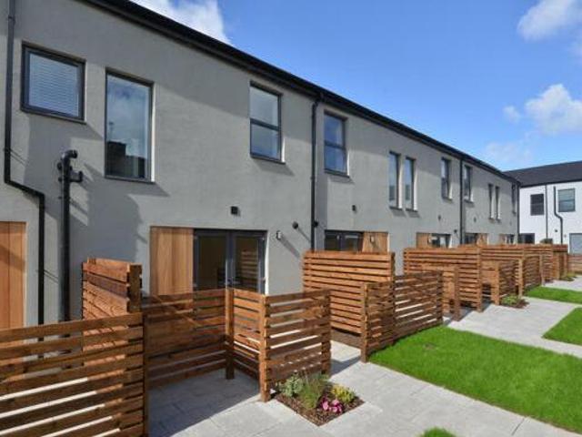 House for rent in Calderstones