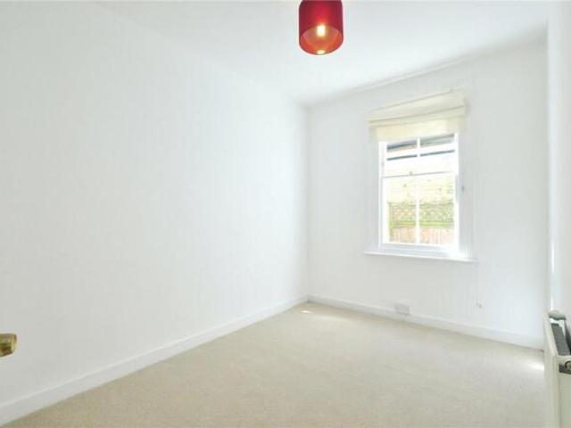 Cottage for rent in Barnes, Greater London