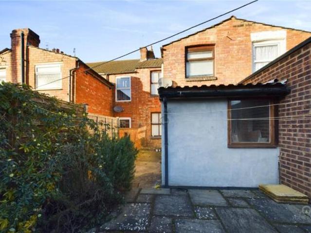 Cottage for rent in Semilong, Northampton