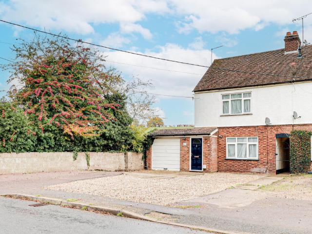 Cottage for rent in Caddington, Isle Of Man