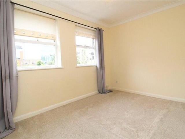 Cottage for rent in Brentford End, Greater London
