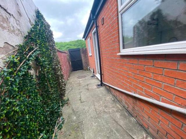 Cottage for rent in Wilderspool, Warrington