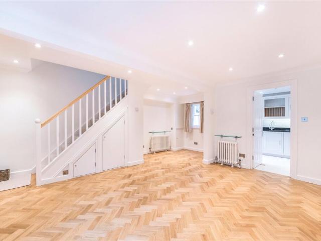 Terraced House for rent in Pimlico