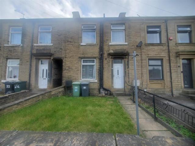 Terraced House for rent in Crosland Moor