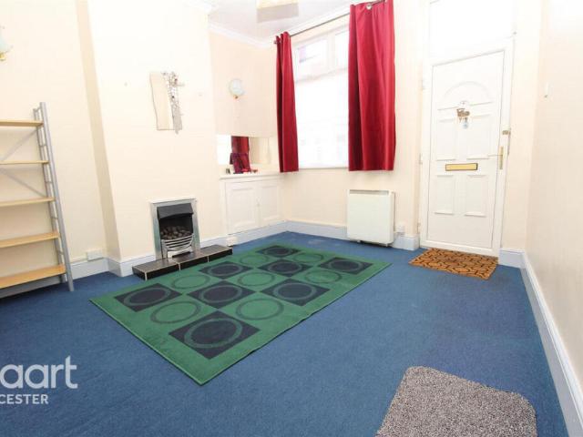 Terraced House for rent in Leicester