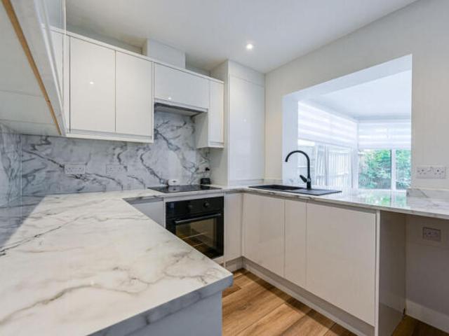 Cottage for rent in Greater London