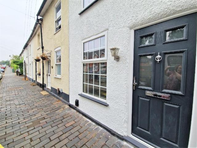Terraced House for rent in St Albans