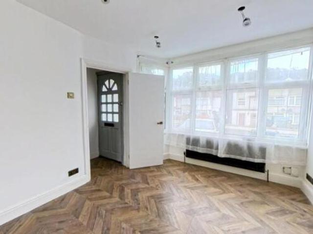 Cottage for rent in Bexleyheath, Greater London