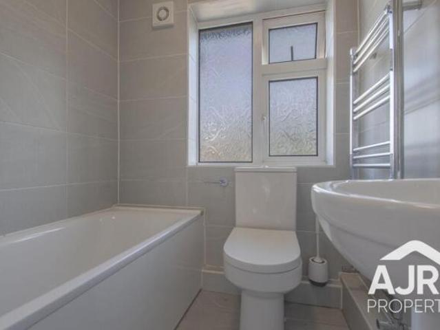 Cottage for rent in Bexleyheath, Greater London