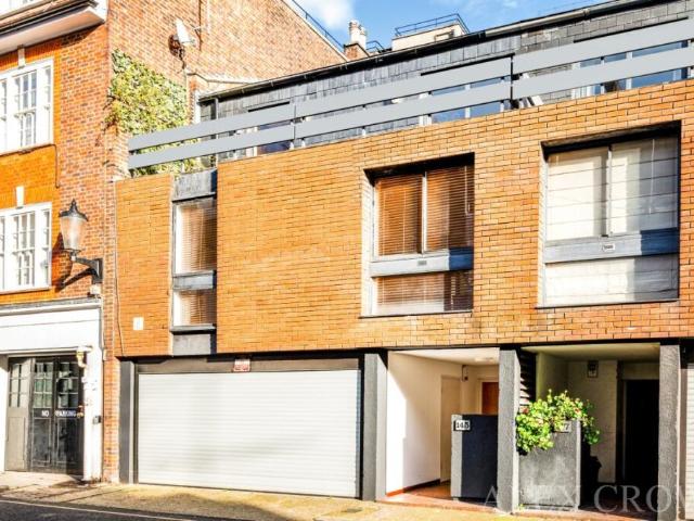 Terraced House for rent in Knightsbridge