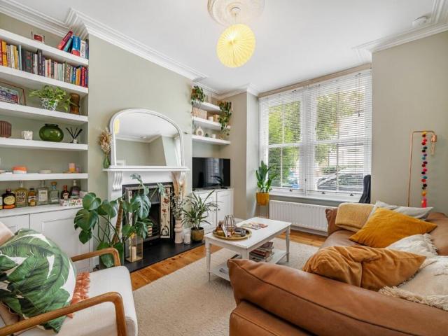Terraced House for rent in East Dulwich