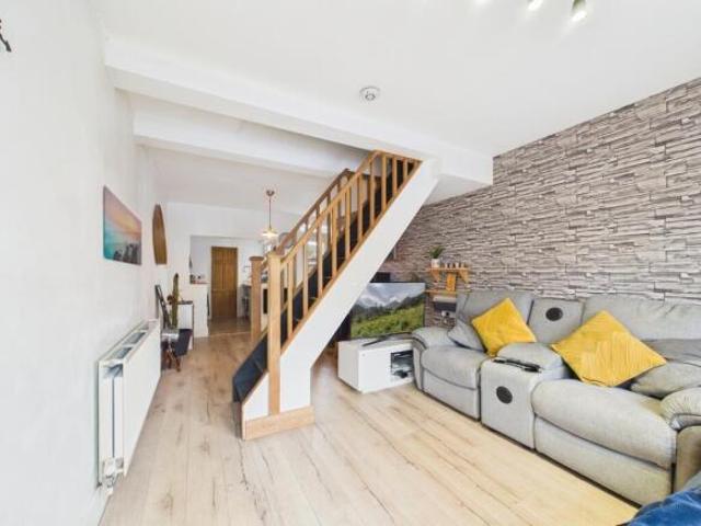 Cottage for rent in Reading