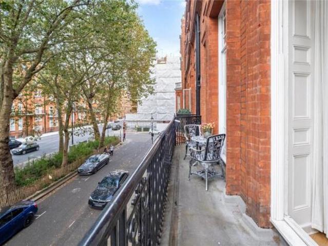 Cottage for rent in Knightsbridge, Greater London