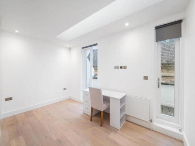 Cottage for rent in South Lane, West Yorkshire