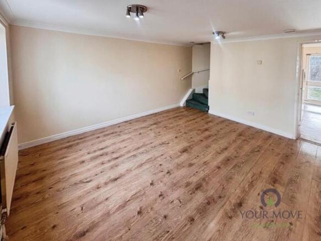 Cottage for rent in Cat Hill, England
