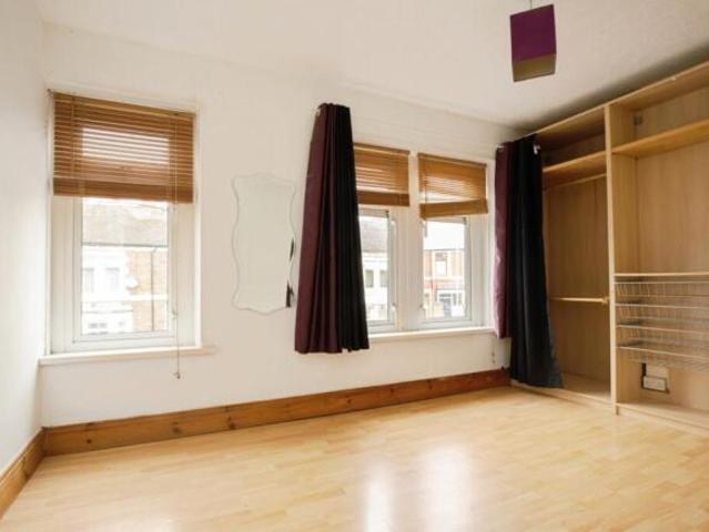 Cottage for rent in Plasnewydd, Falcon Lodge