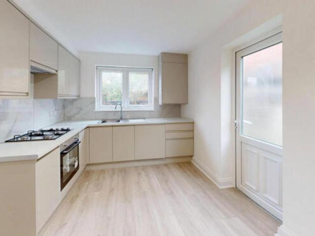Flat for rent in Cat Hill, England