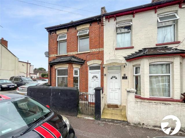 Terraced House for rent in Chatham