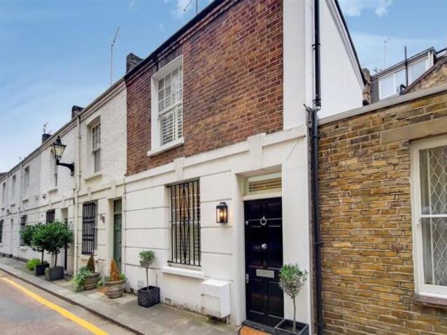 Cottage for rent in Cat Hill, England