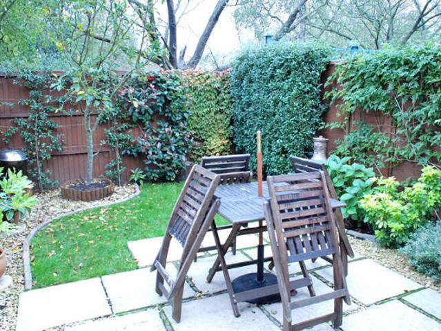 Cottage for rent in Ealing, Greater London