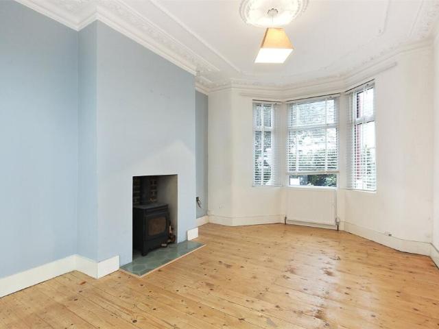 Terraced House for rent in Woolwich