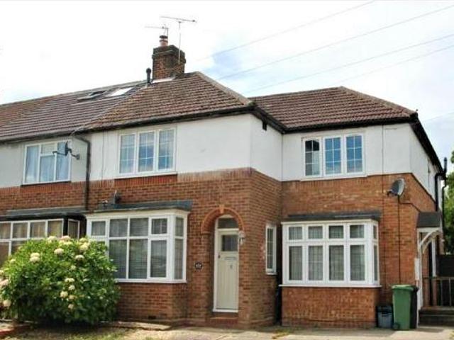 Terraced House for rent in St Albans
