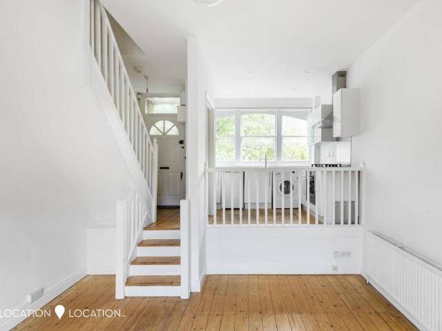 Terraced House for rent in Greater London