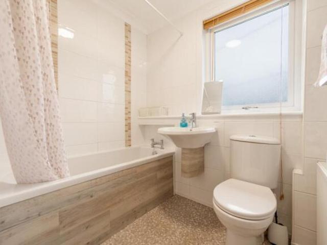 Cottage for rent in East Mains, Barassie
