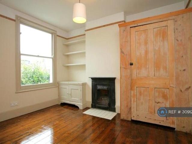Cottage for rent in Cat Hill, England