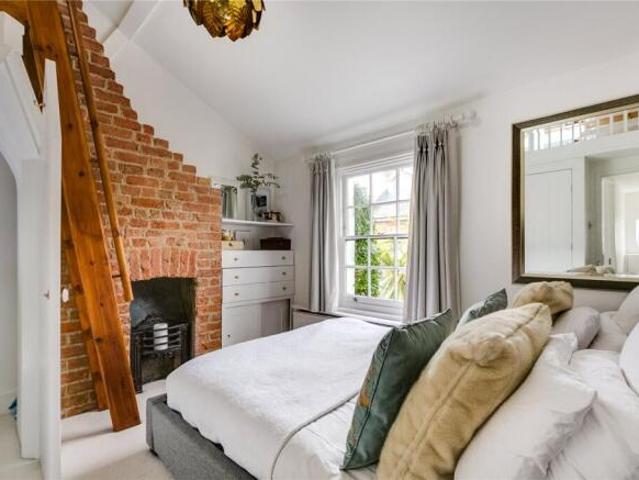 Cottage for rent in East Sheen, Greater London