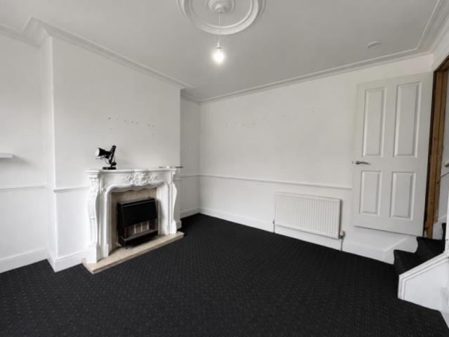Cottage for rent in Harehills, Leeds