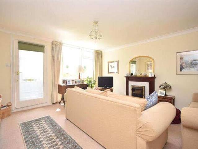 Cottage for rent in Twickenham, Greater London