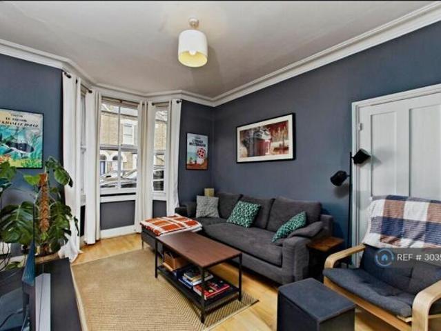 Cottage for rent in Cat Hill, England