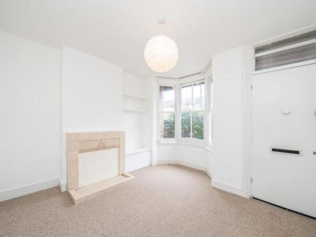 Cottage for rent in Teddington, Greater London