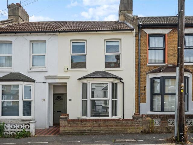 Terraced House for rent in Sutton