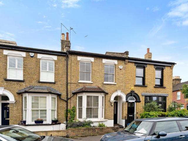 Terraced House for rent in Wanstead