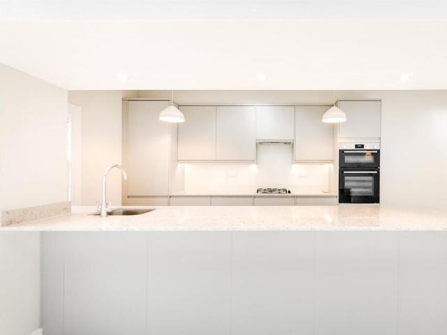 Terraced House for rent in Lambeth