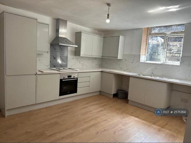 Terraced House for rent in Bradford