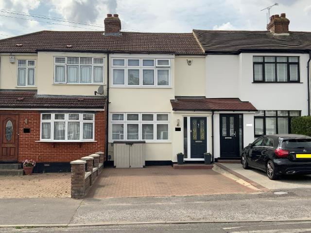 House for sale in Elm Park, Greater London