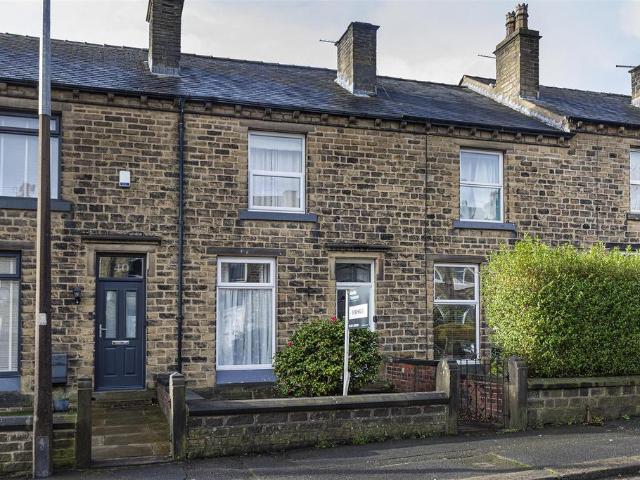 House for sale in Lindley, West Yorkshire