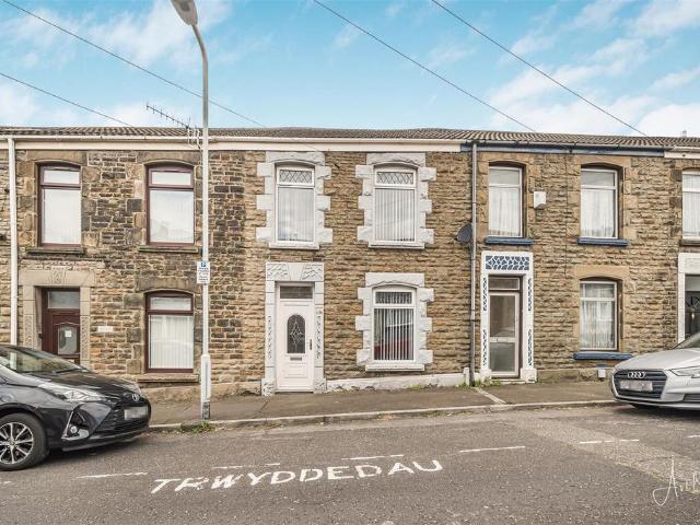 House for sale in Cwmbwrla, Nangreaves