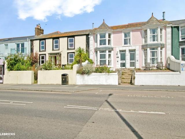 House for sale in Hayle, Cornwall