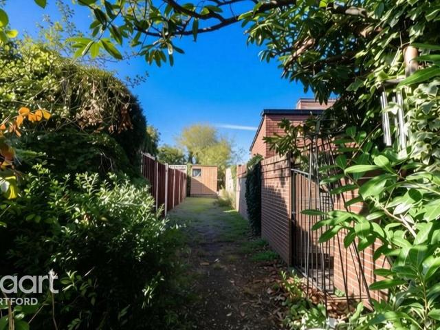 House for sale in Sutton at Hone, Dartford